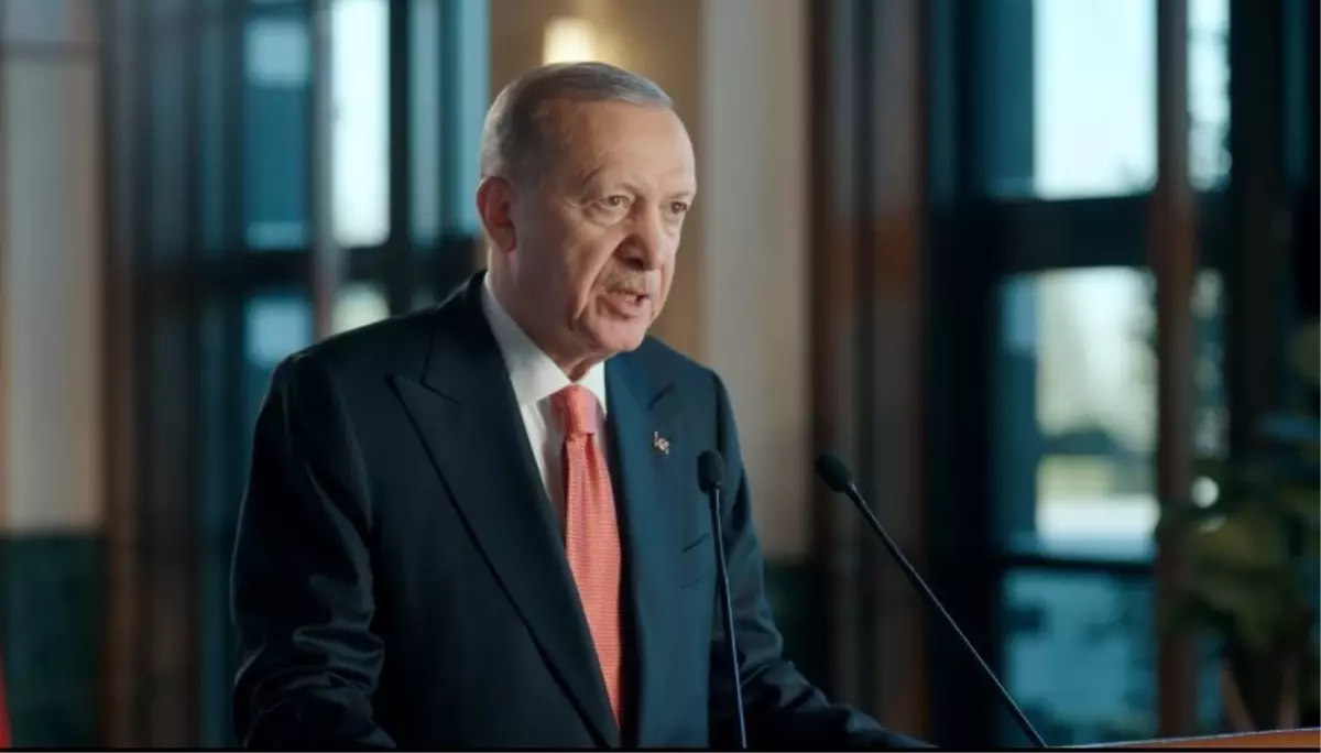 Cumhurbaşkanı Erdoğan: Otoyol uzunluğumuzu 8 bin 300 kilometrenin üzerine çıkarmayı hedefliyoruz