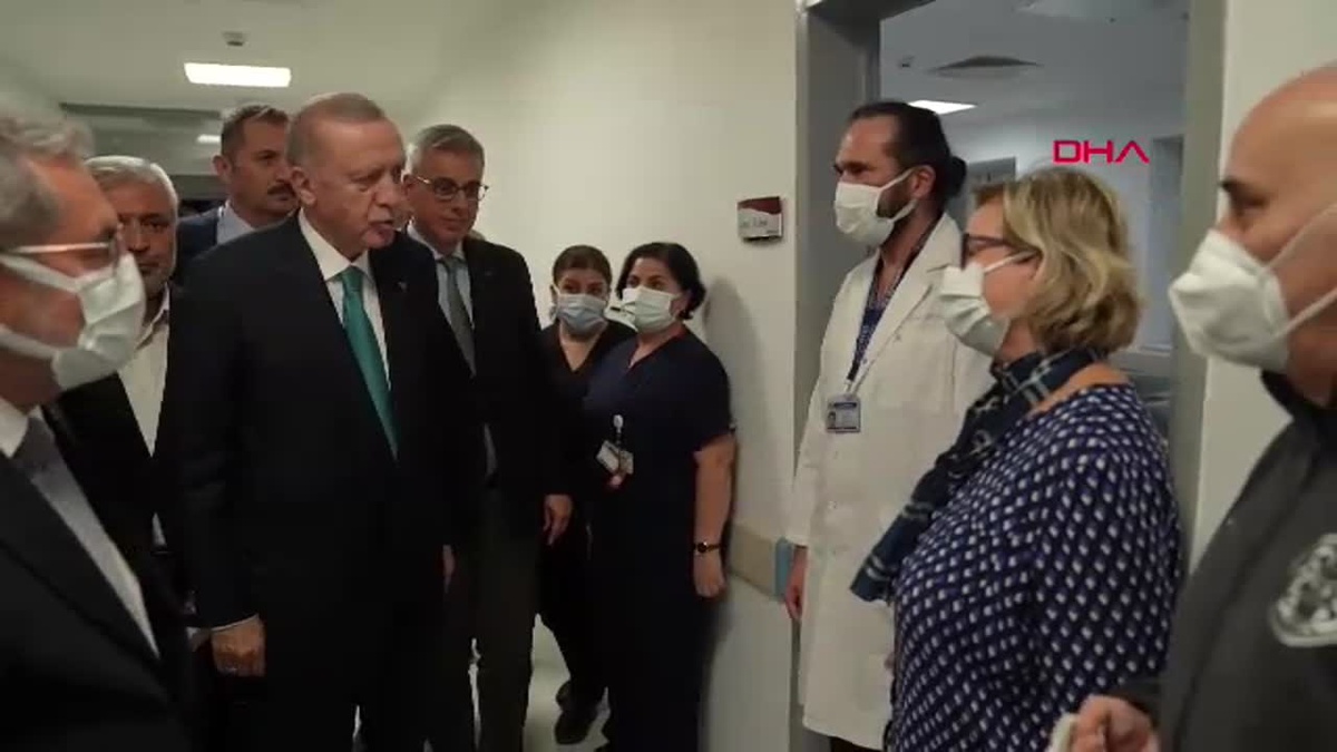 Cumhurbaşkanı Erdoğan trafik kazasında yaralanan AK Parti Ankara İl Gençlik Kolları Başkan Yardımcısı Ayşenur Gök\'ü hastanede ziyaret etti