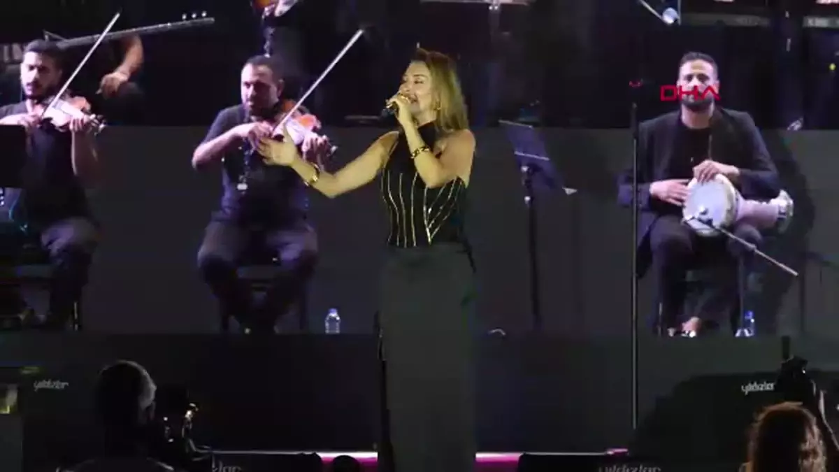 Ebru Yaşar Diyarbakır\'da Konser Verdi