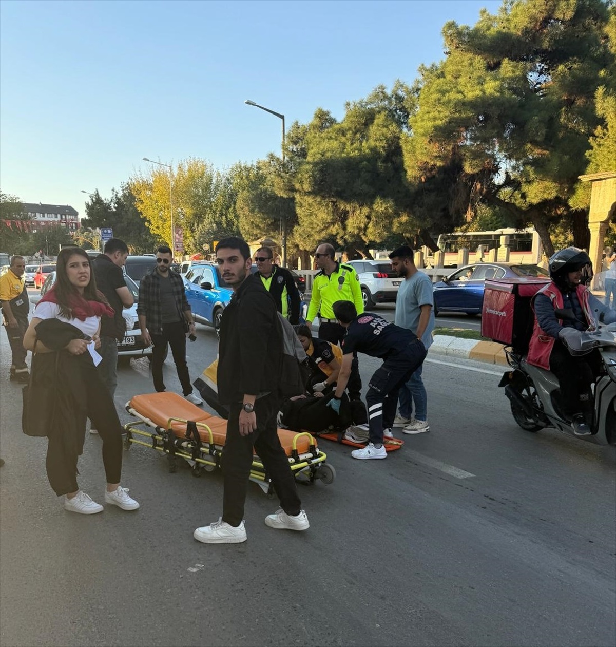 Edirne\'de Motosiklet Kazası: Kurye Yaralandı
