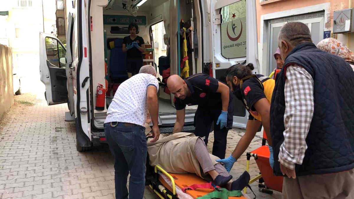 Elazığ\'da Yaşlı Kadına Araç Çarptı
