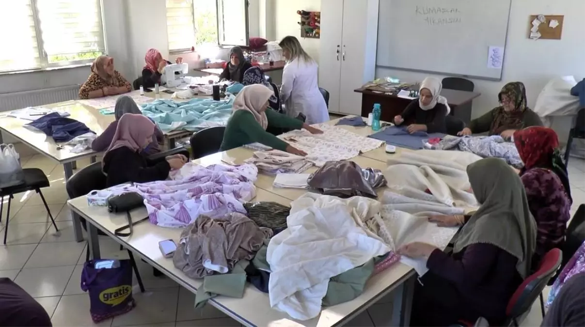 Gaziantep’te Kadınlar Mefruşat Kursuyla Ekonomilerine Katkı Sağlıyor