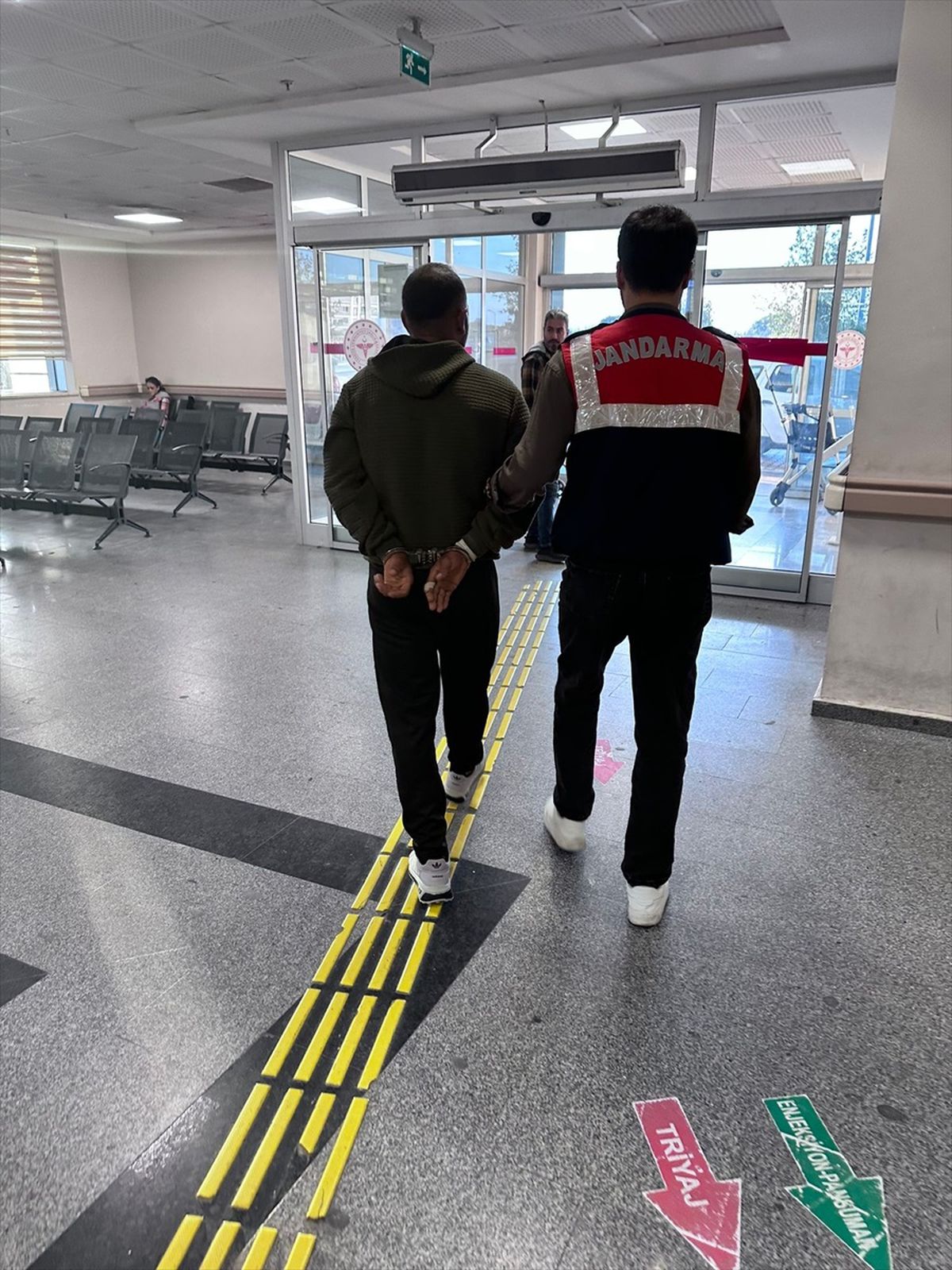 İzmir\'de PKK\'ya Operasyon: 3 Şüpheli Gözaltında