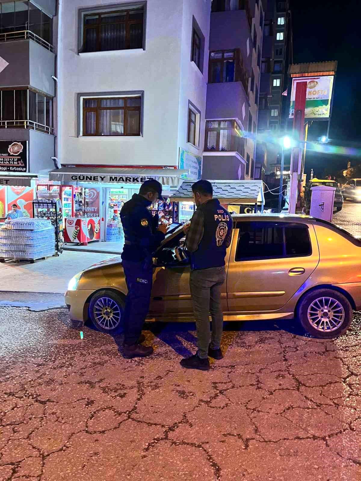 Kastamonu\'da Hapis Cezasıyla Aranan 3 Kişi Yakalandı