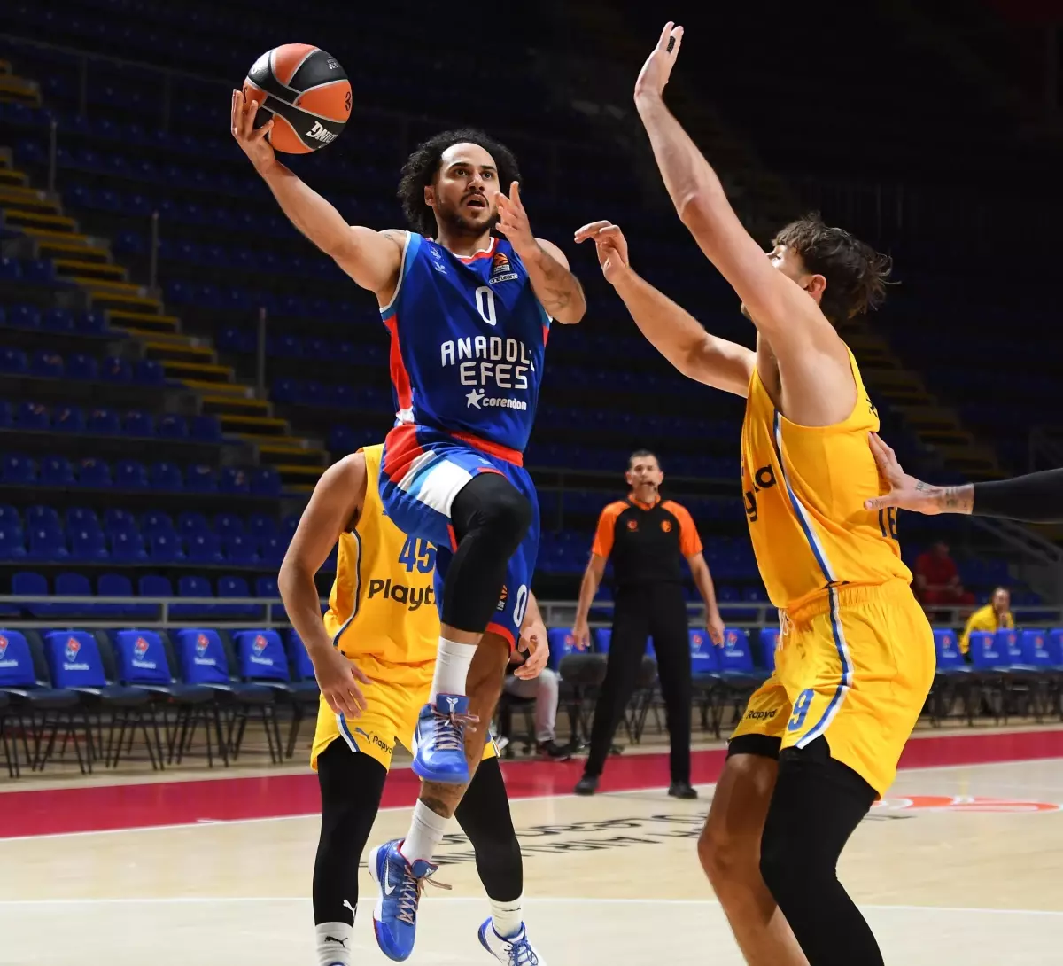 Anadolu Efes, Maccabi\'ye Yenildi