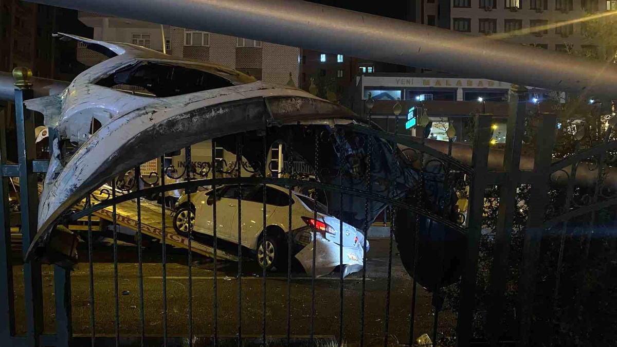 Diyarbakır\'da Makas Atan Araç Kazaya Neden Oldu