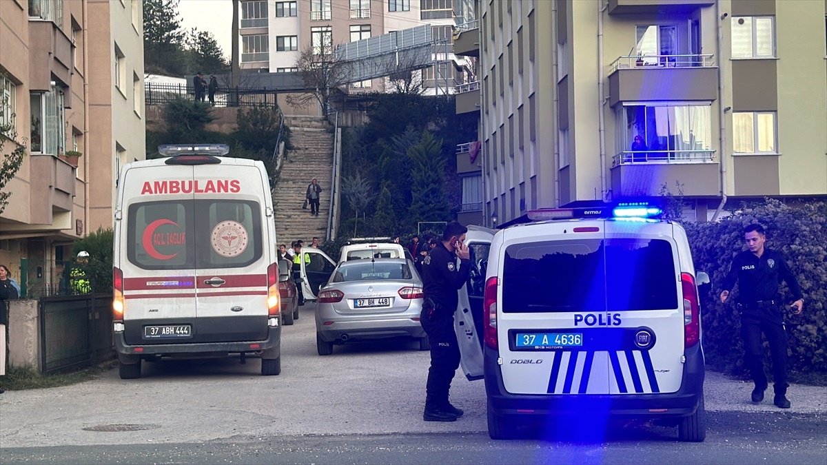 Polis Memuru Eşini Vurarak Öldürdü