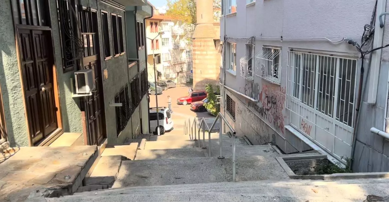 Bursa\'da Bisikletli Genç Kaza Geçirdi