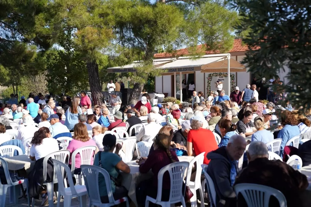 Seferihisar Belediyesi\'nden Yaşlılara Özel Etkinlikler