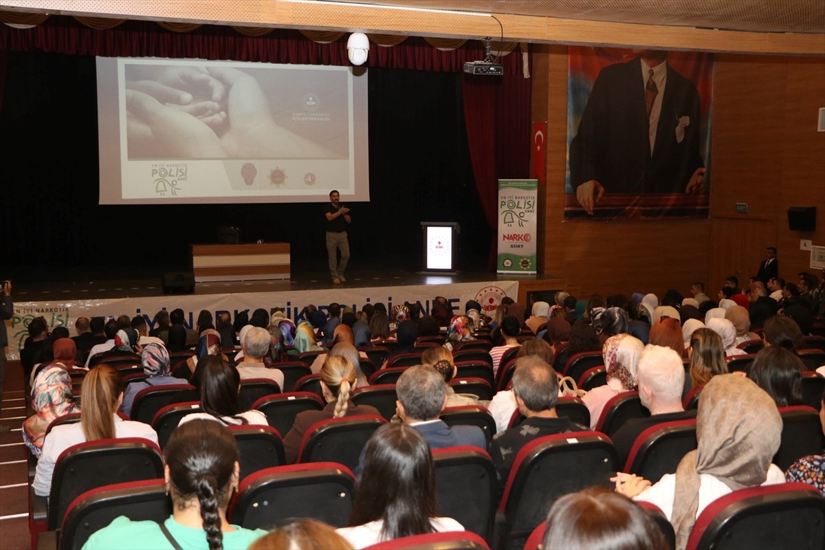 Siirt\'te Uyuşturucuya Karşı Anne Konferansı