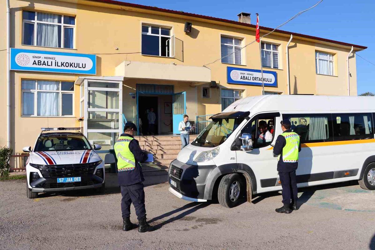 Sinop\'ta Okul Servislerine Denetim