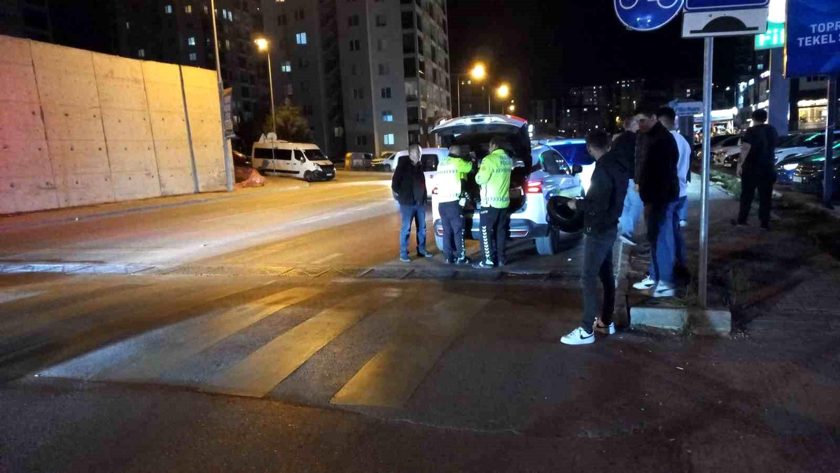 Edirne\'de Motosiklet Taksiye Çarptı
