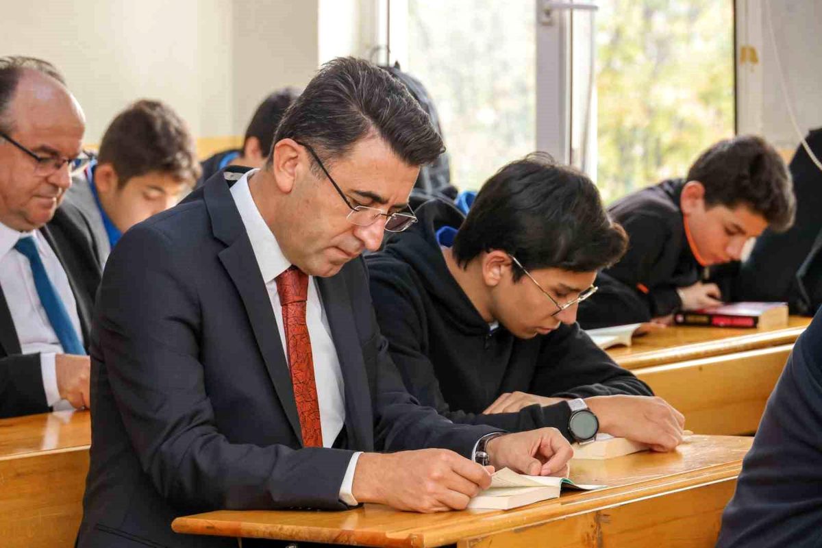 Vali Aygöl\'den Kitap Okuma Teşviki