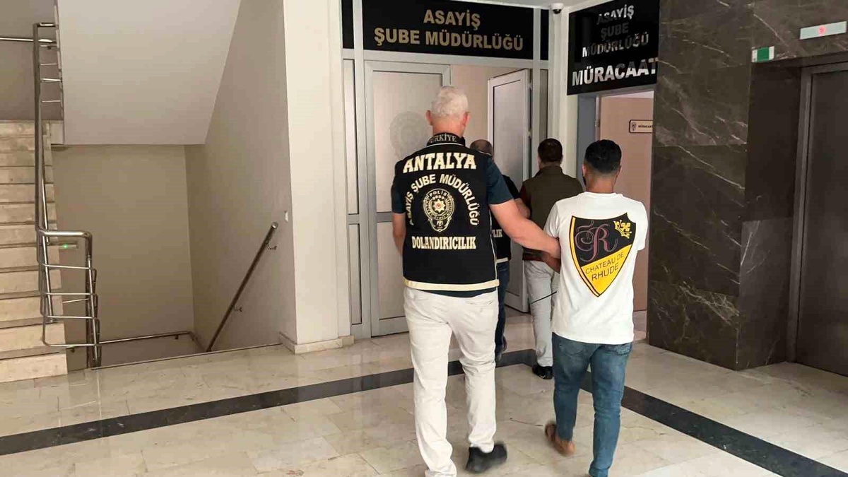 Antalya\'da Yaşlılara Dolandırıcılık Operasyonu