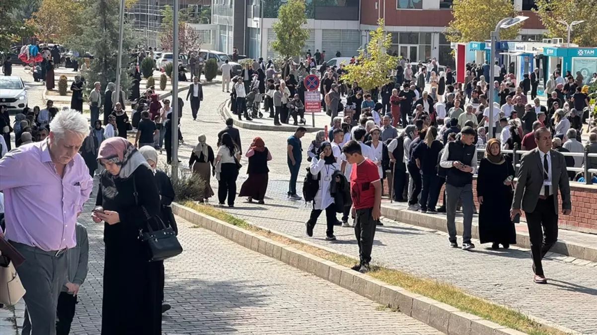 Malatya\'da 5.9 büyüklüğünde deprem! Şiddetli sarsıntı birçok ilde hissedildi