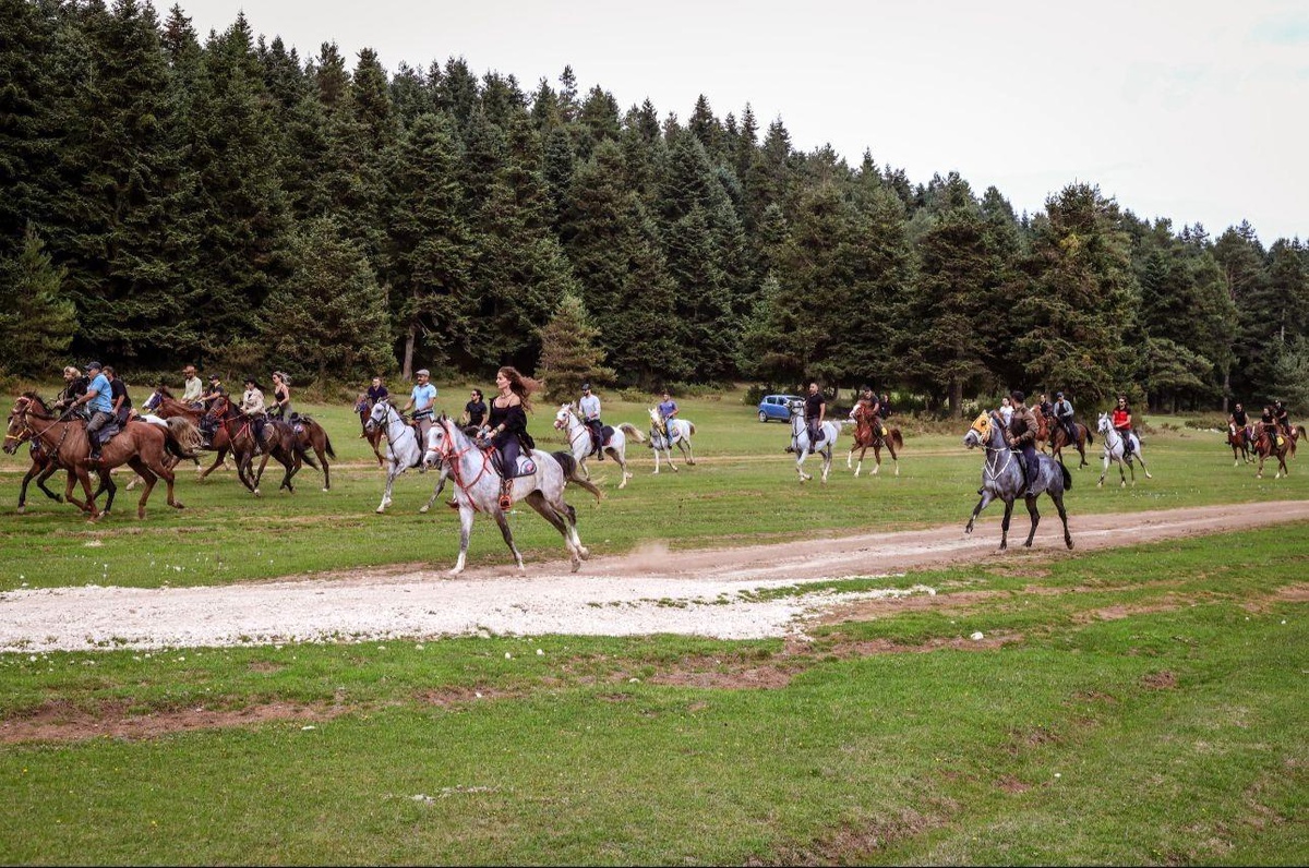 At Yaylası\'nda Doğa ve At Keyfi