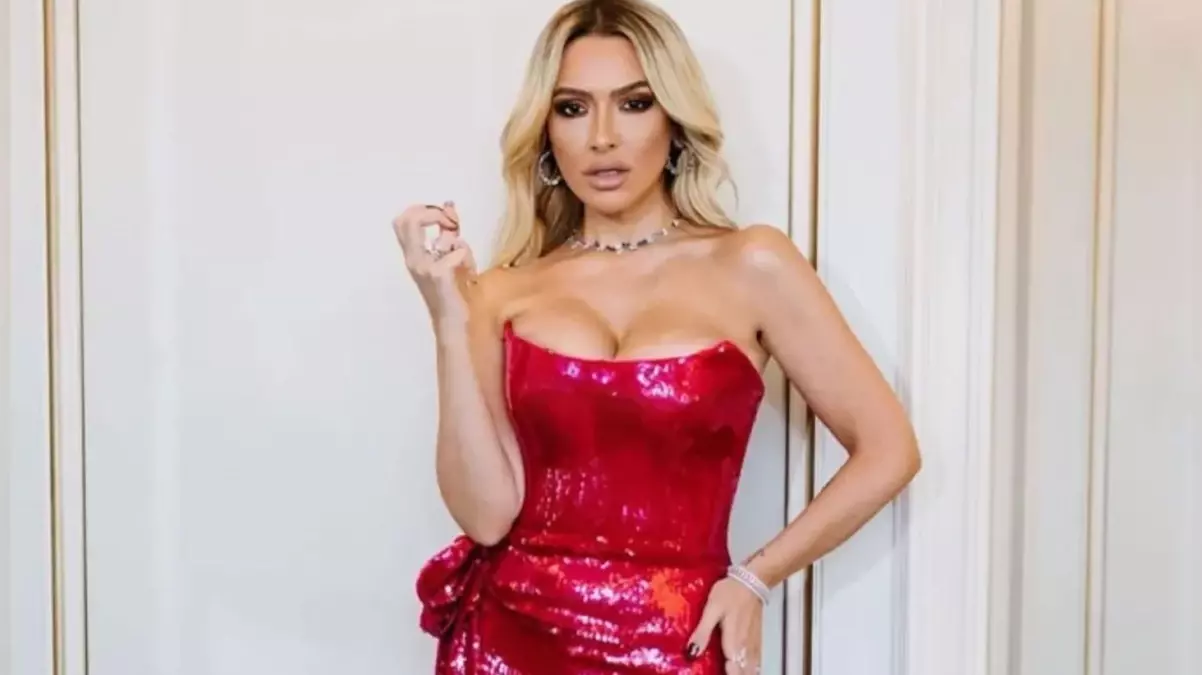 Okan Buruk\'la anılan Hadise, yeni aşkıyla ilk kez görüntülendi