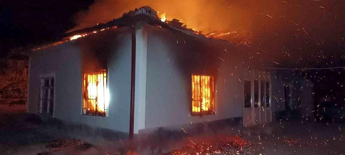 Aksaray\'da Müstakil Evde Yangın