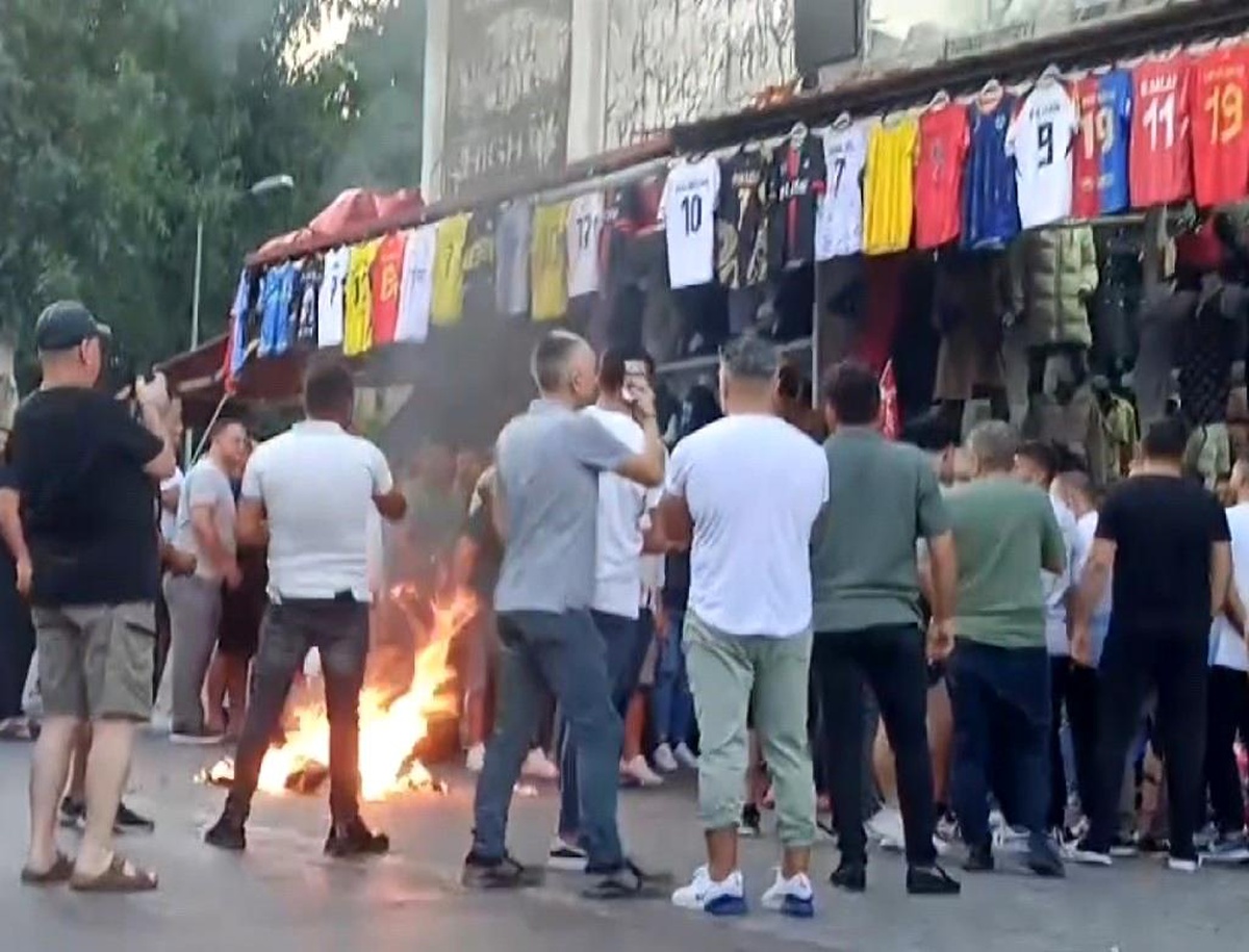 Alanya\'da Yasadışı Tişört Denetiminde Arbede