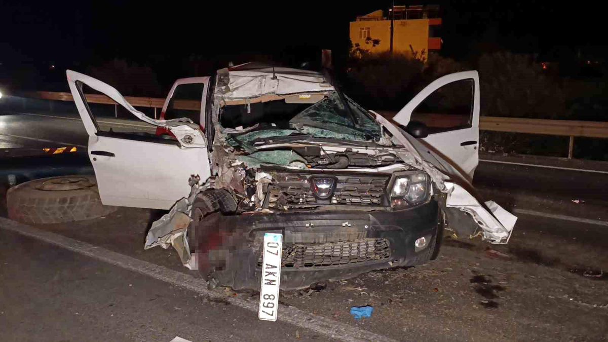 Antalya\'da Alkollü Sürücünün Yol Açtığı Kazada 3 Kişi Yaralandı