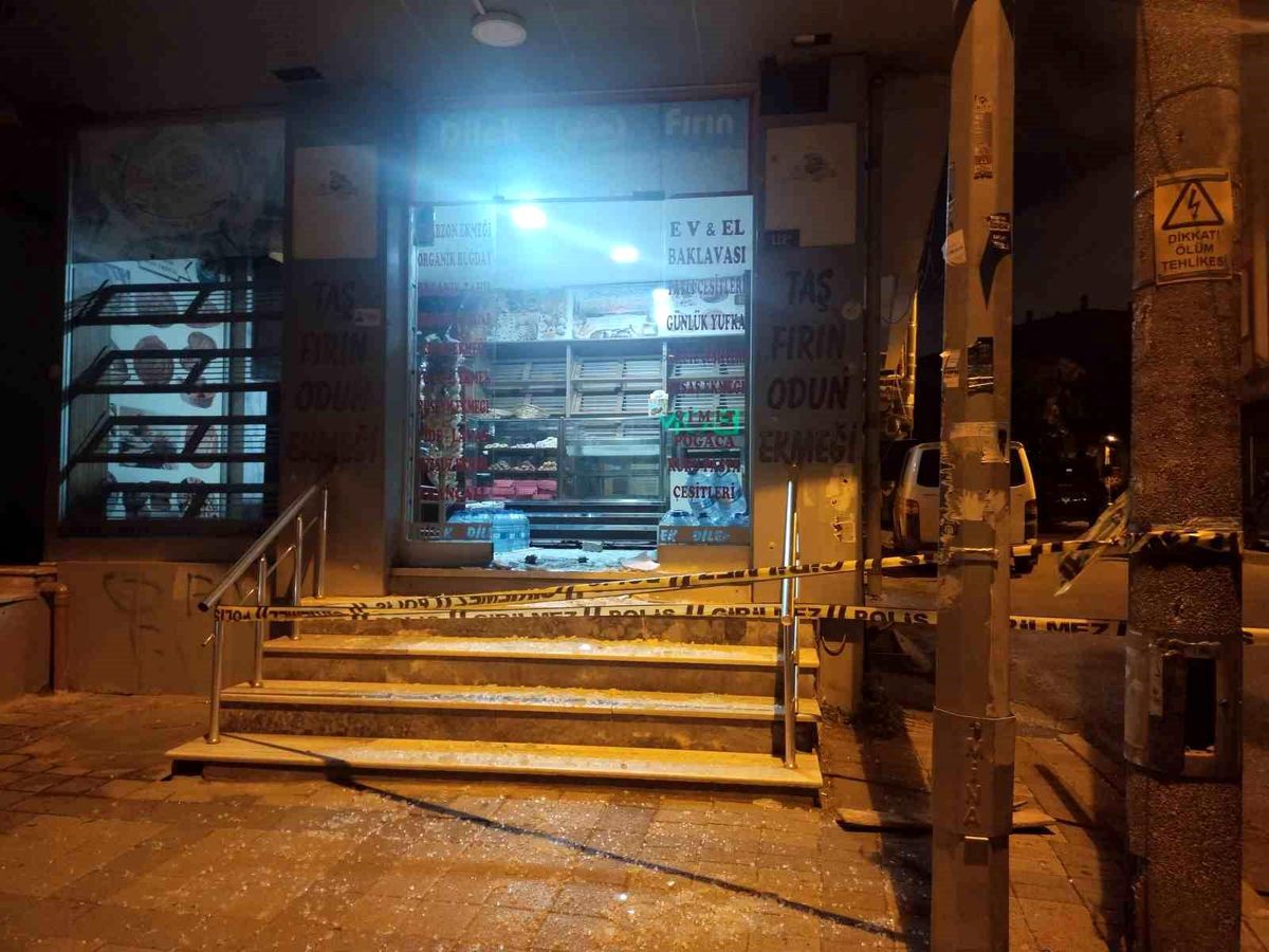 Ataşehir\'de Silahlı Çatışma: 4 Yaralı