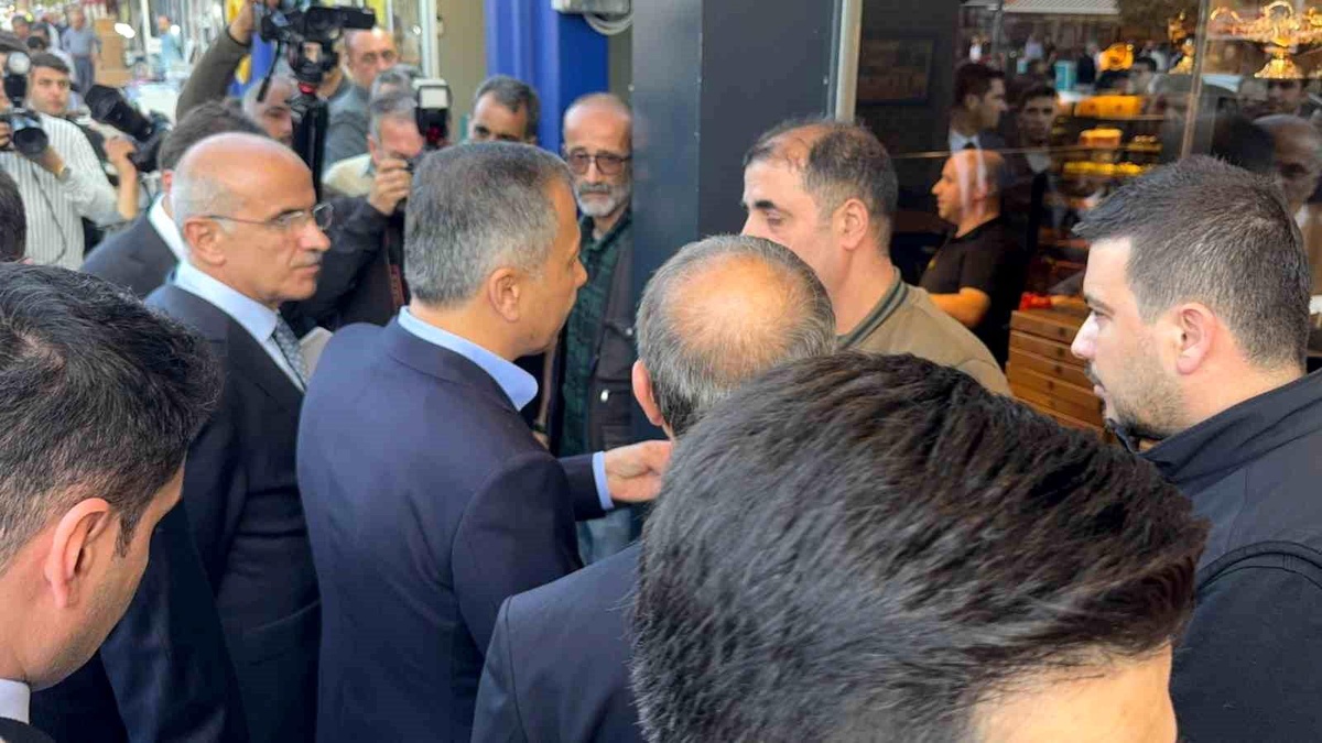 Bakan Yerlikaya Malatya\'da Esnafa Destek Verdi