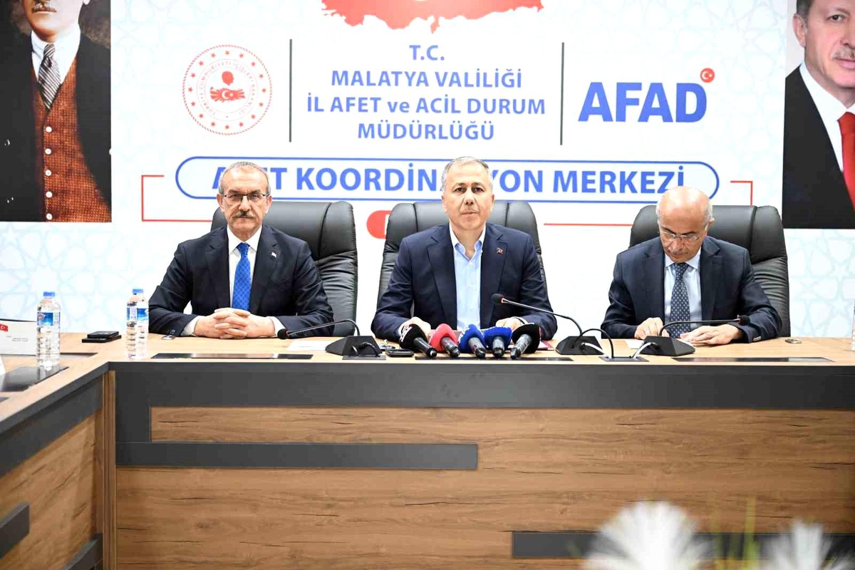 İçişleri Bakanı Yerlikaya: Malatya\'da Deprem Sonrası Çalışmalar Devam Ediyor