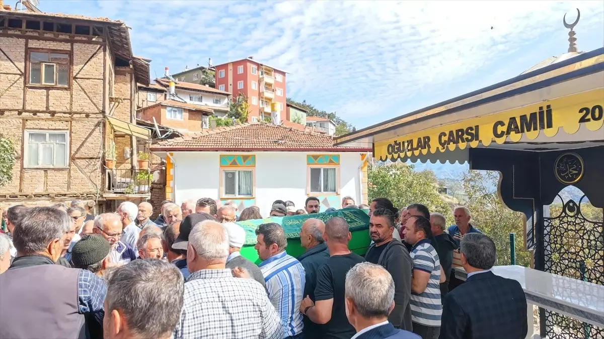 105 Yaşında Vefat Eden Hacı Hasan Turan Defnedildi