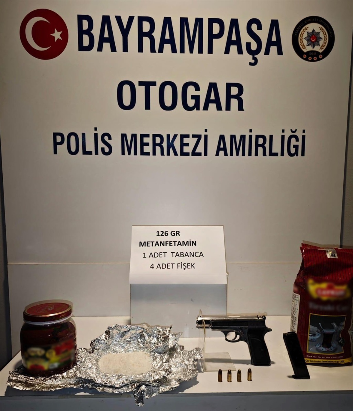 İstanbul Otogarı\'nda Uyuşturucu ve Tabanca Ele Geçirildi