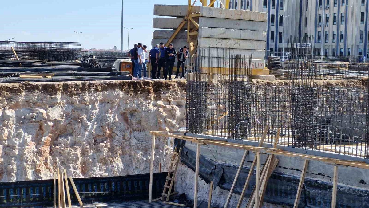 İnşaattan Düşen İşçi Yaralandı