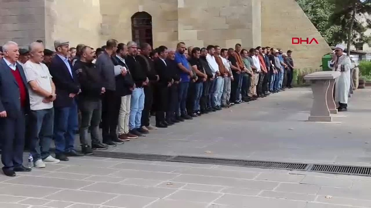 Dilek Dikmen\'in cenazesi toprağa verildi