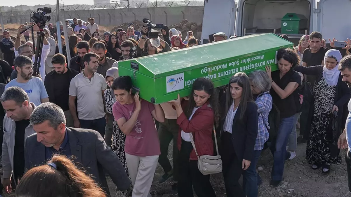 Van'da Kaybolan Üniversite Öğrencisi Rojin Kabaiş'in Cansız Bedeni Bulundu