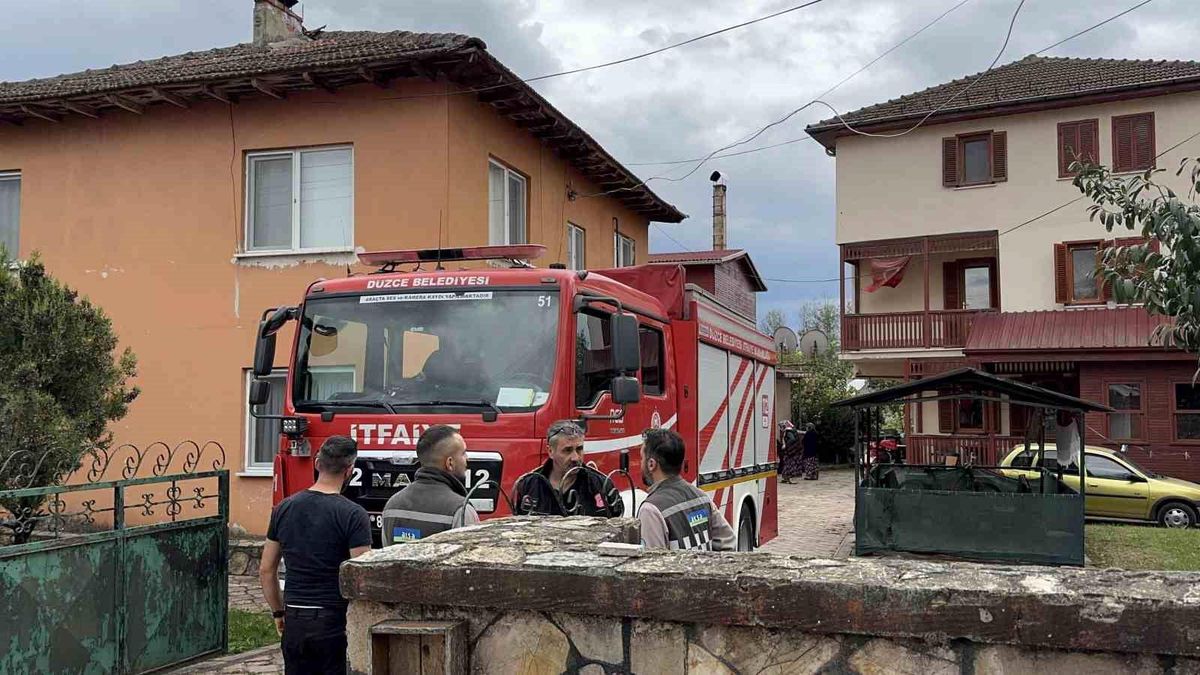 Düzce\'de İki Farklı Mahallede Yangınlar Kontrol Altına Alındı