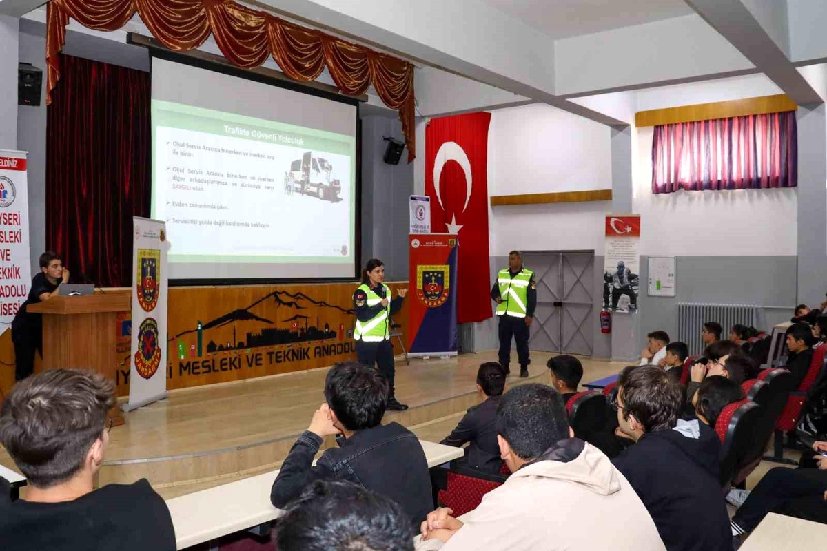 Kayseri\'de Öğrencilere Trafik Eğitimi