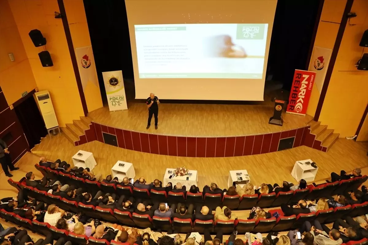 Kırklareli\'nde Narkotik Polisi Anne Toplantısı