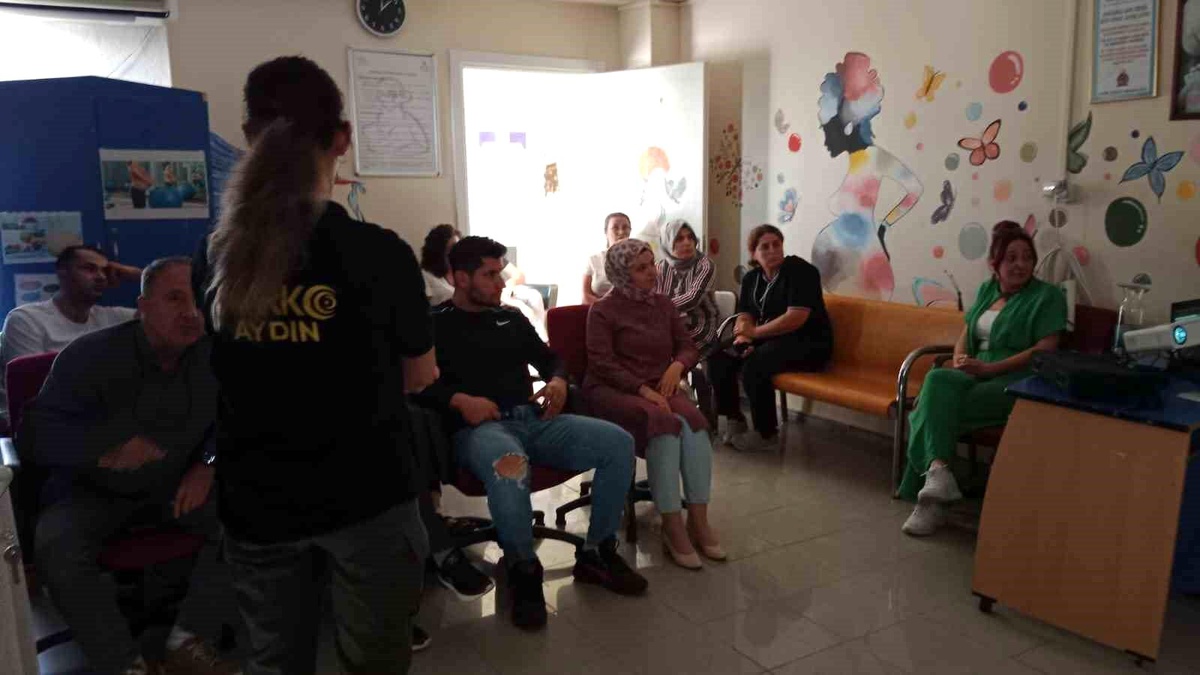Kuşadası\'nda Sağlık Çalışanlarına Uyuşturucu Eğitimi
