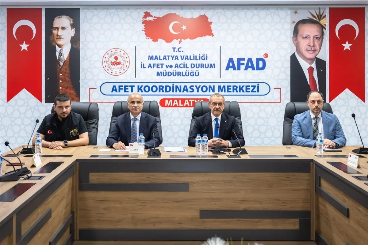 Malatya'daki Depremin Ardından Acil Çalışmalar Başlatıldı