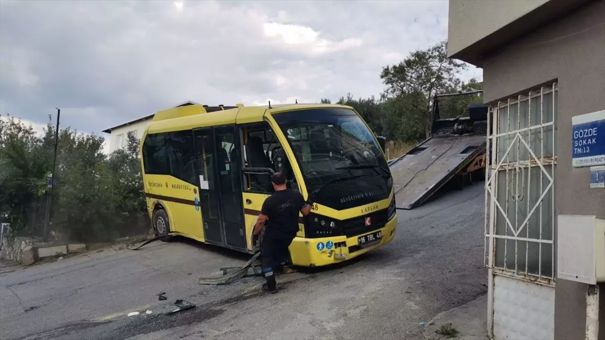 Mudanya\'da Devrilen Mikrobüs Panik Yarattı