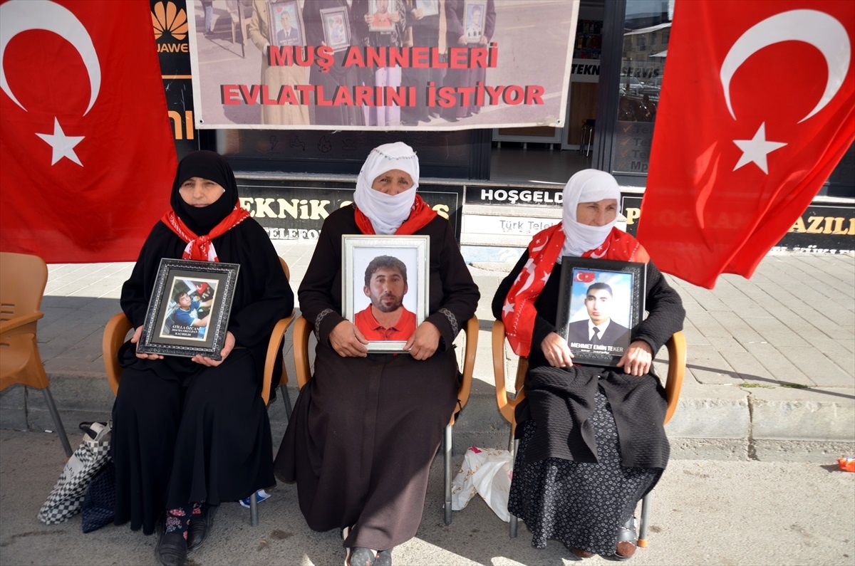 Muş\'ta Ailelerin Çocuk Umudu Eylemi
