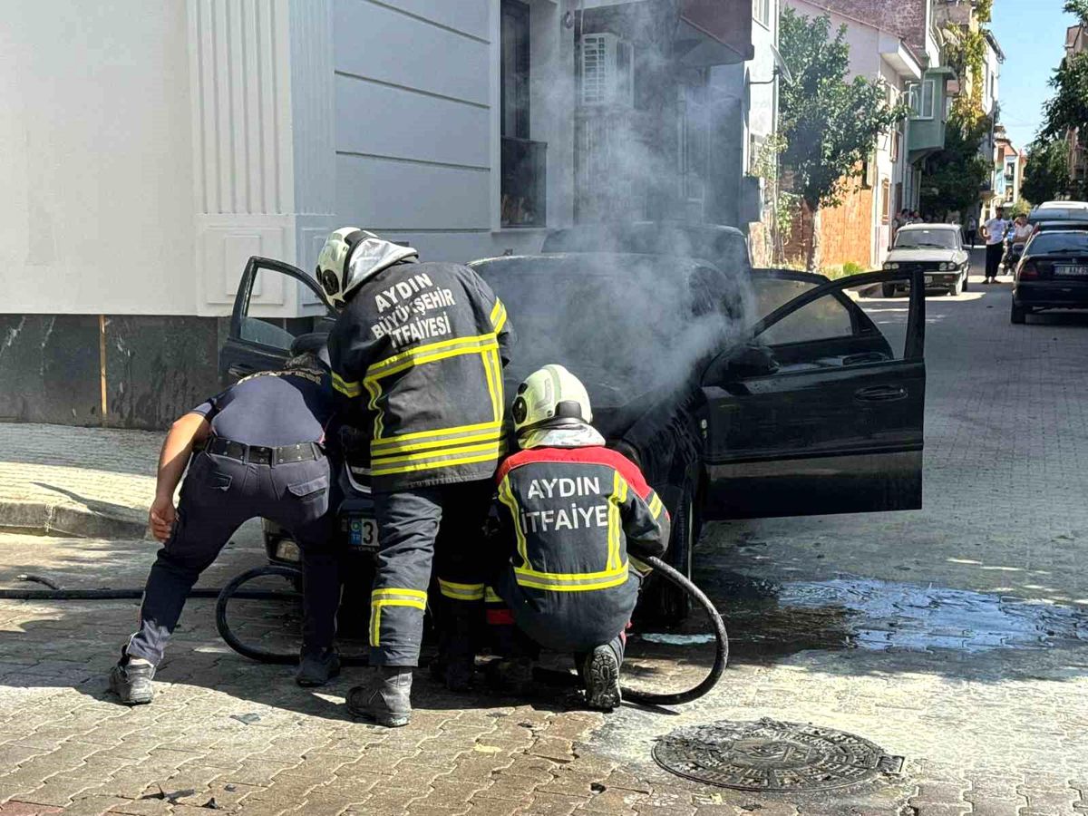 Aydın\'da Seyir Halindeki Otomobilde Yangın Çıktı