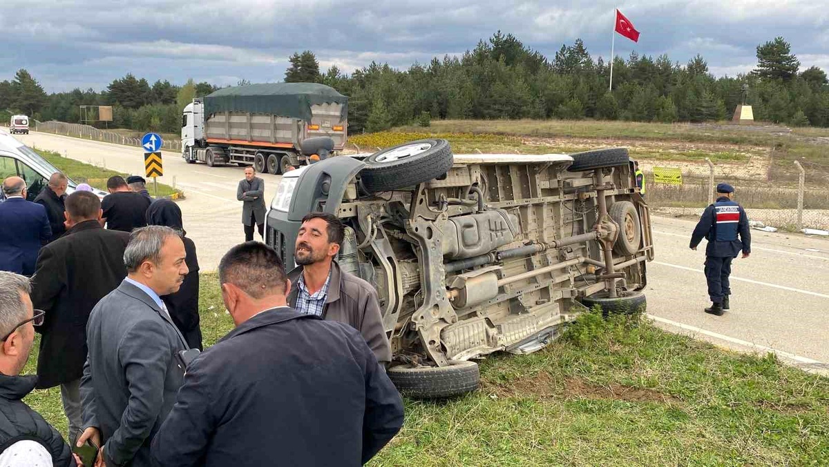 Kastamonu\'da Servis Tırı Çarptı: 13 Yaralı