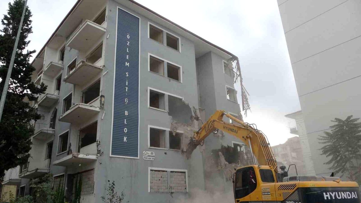 Malatya\'da Deprem Sonrası Yıkım Hızlandı
