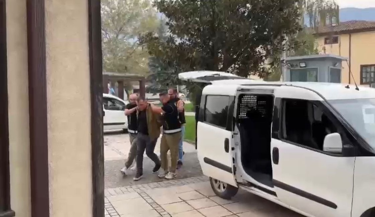 56 Yıl Hapsi Olan Firari Kardeşinin Kimliğiyle Yakalandı