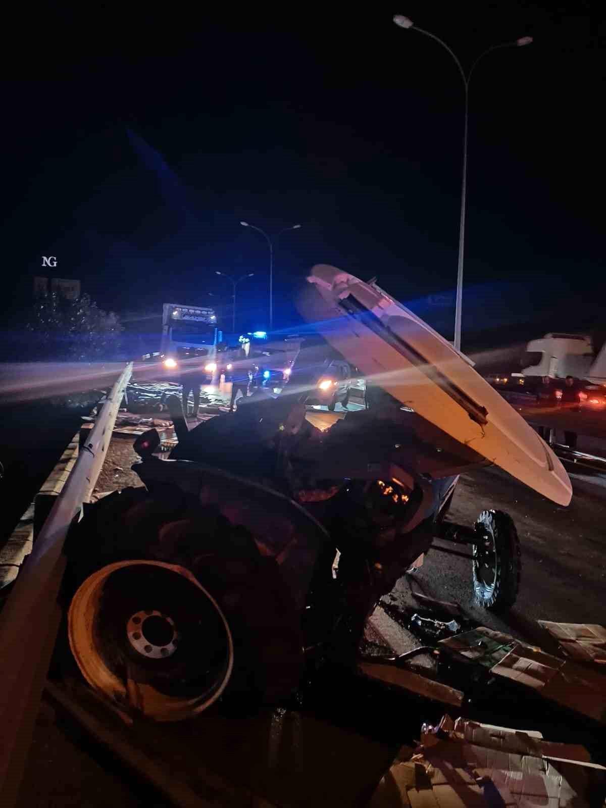 Afyonkarahisar\'da Trafik Kazası: 1 Ölü, 2 Yaralı