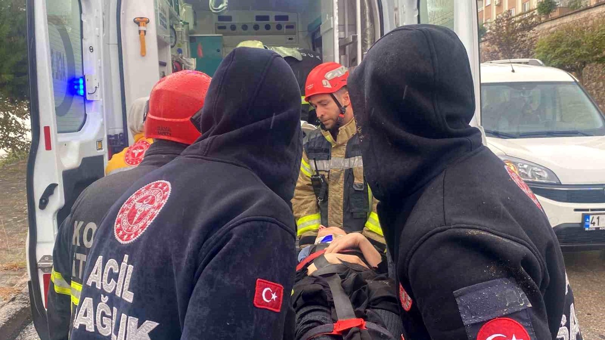 İzmit\'te sağanak yağış kazaya sebep oldu