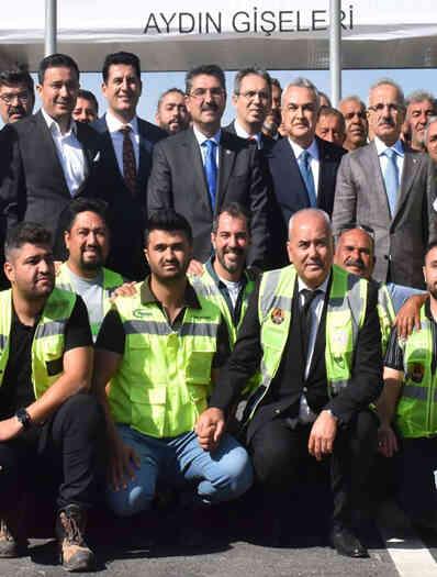 Bakan Uraloğlu'ndan tarihi açılış: Aydın-Denizli Otoyolu ile 2 saat süren yolculuk süresi 55 dakikaya indi