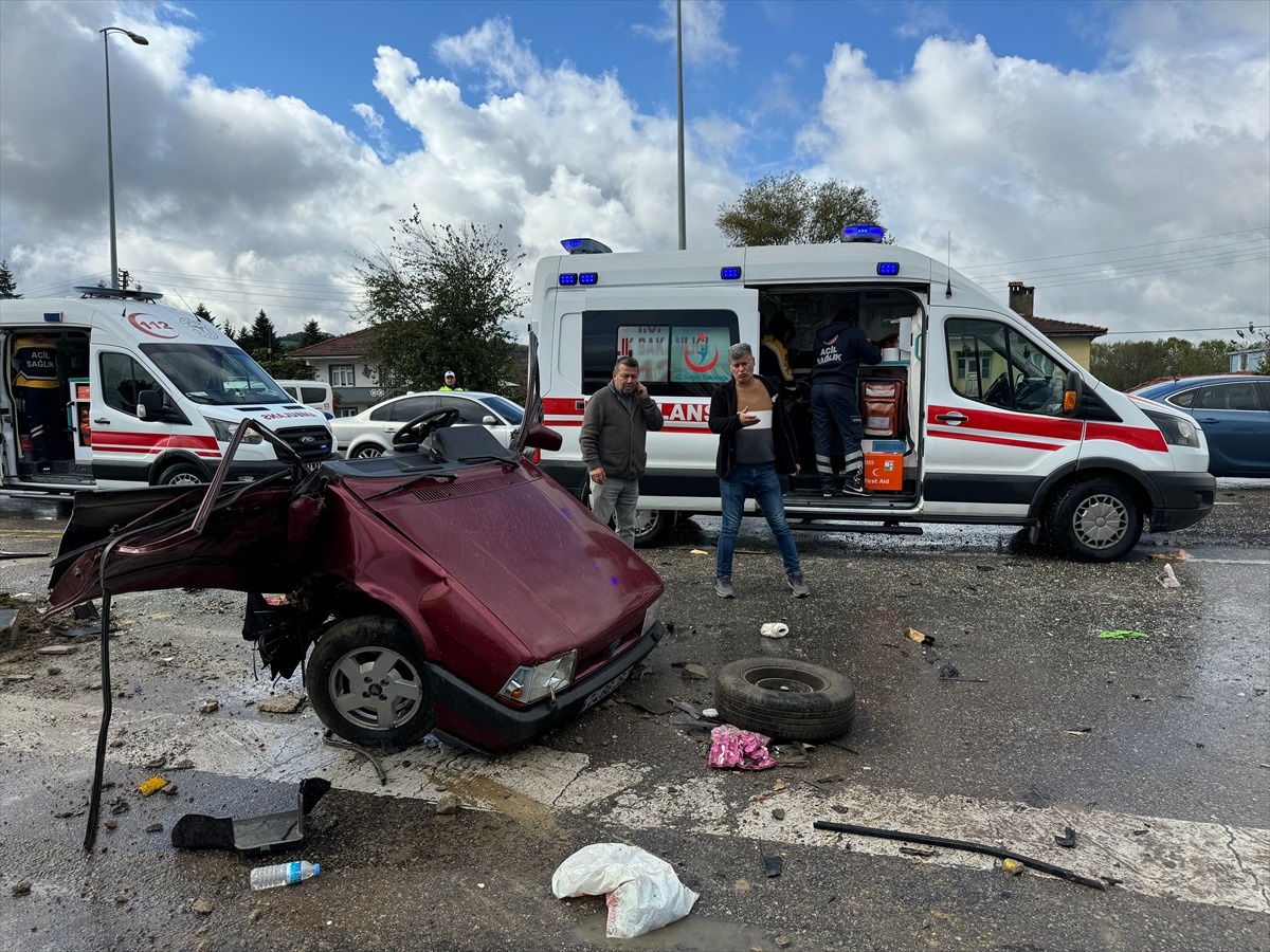 Bartın\'da Trafik Kazası: 6 Yaralı