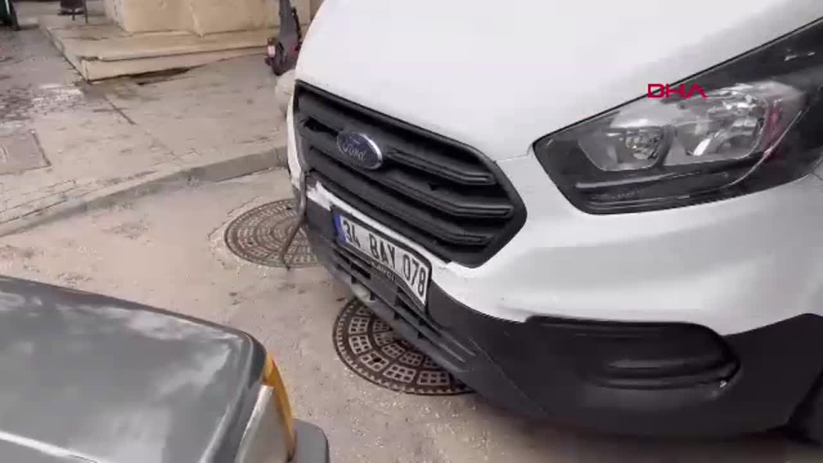 Bursa\'da Minibüs-otomobil Kazası: 2 Yaralı