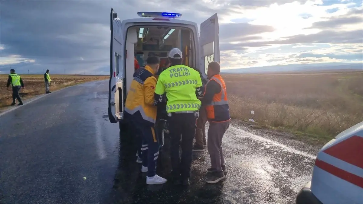 Çorum\'da Minibüs-Tanker Kazası: 1 Ölü, 18 Yaralı