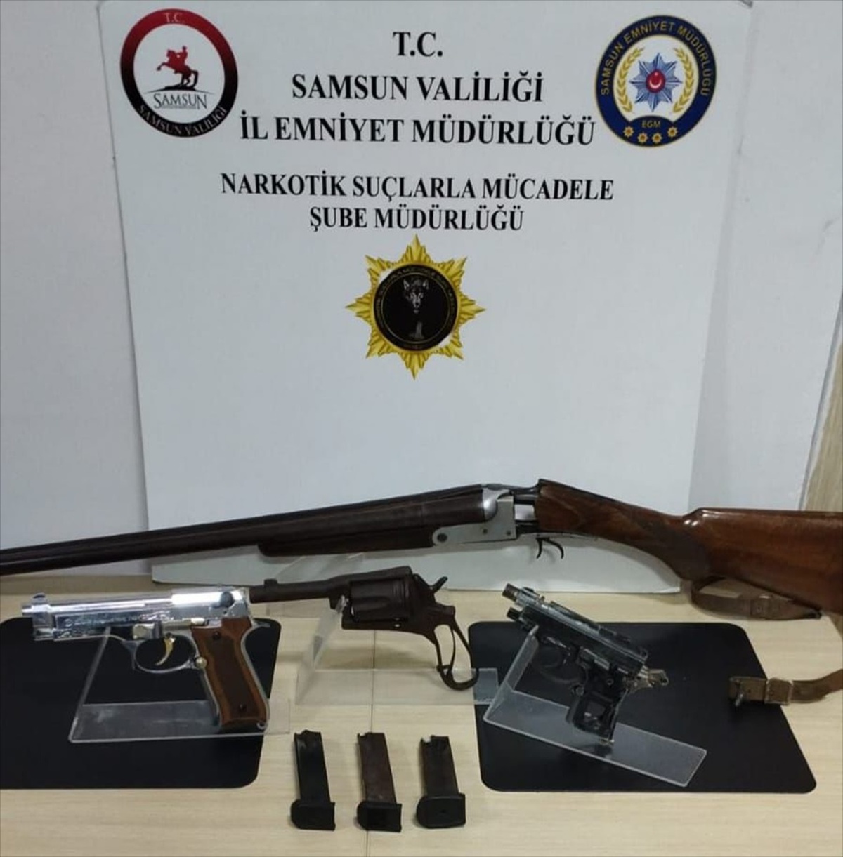 Bafra\'da Ruhsatsız Silah Operasyonu
